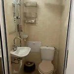 за гости на ул п берон Apartment
